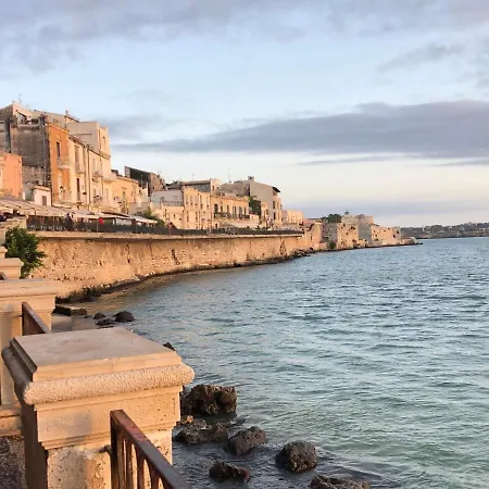 Casa Di Costanzo , Ortigia , Spazioso , Spacious , Spacieux *