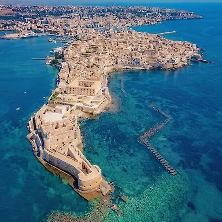 Casa Di Costanzo , Ortigia , Spazioso , Spacious , Spacieux דירה *