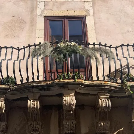 Casa Di Costanzo , Ortigia , Spazioso , Spacious , Spacieux דירה סירקוזה